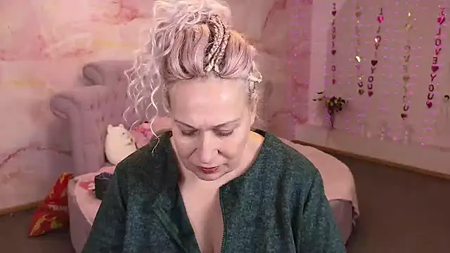 Penelope Pinky online show from October 8, 8:56 am