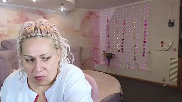 Penelope Pinky online show from October 10, 11:09 am