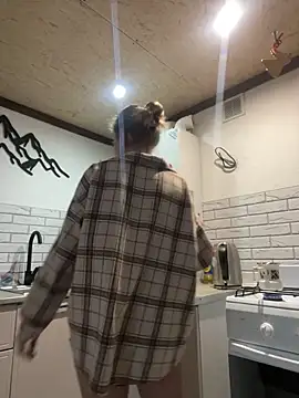 mi michelle online show from February 4, 6:25 am