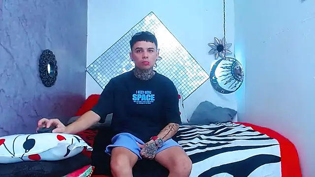 exotic hot couple online show from February 24, 9:09 pm