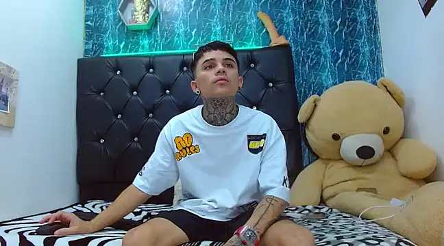 exotic hot couple online show from February 25, 9:57 pm