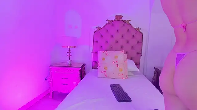 rebeca watsson online show from November 23, 12:05 pm