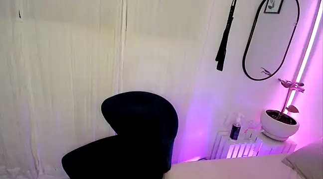 AaliyahLaylah online show from December 15, 6:29 am