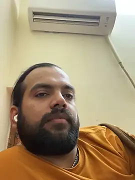 Snapshot of Arsh_Loves_Luv chatting on December 18, 7:52 pm Arsh Loves Luv online show from December 18, 7:52 pm