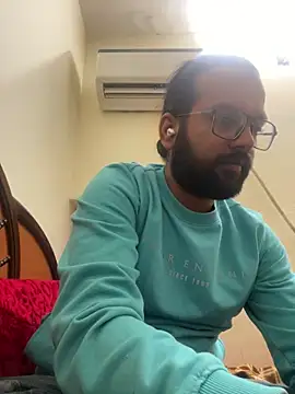 Snapshot of Arsh_Loves_Luv chatting on December 19, 8:13 pm Arsh Loves Luv online show from December 19, 8:13 pm