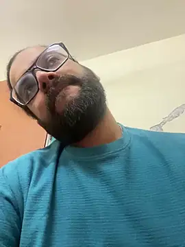 Snapshot of Arsh_Loves_Luv chatting on December 23, 4:55 am Arsh Loves Luv online show from December 23, 4:55 am