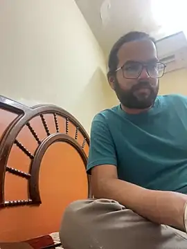 Snapshot of Arsh_Loves_Luv chatting on December 23, 8:00 am Arsh Loves Luv online show from December 23, 8:00 am