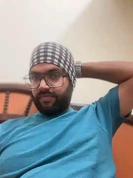 Snapshot of Arsh_Loves_Luv chatting on January 4, 6:19 pm Arsh Loves Luv online show from January 4, 6:19 pm