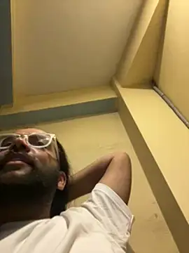 Snapshot of Arsh_Loves_Luv chatting on January 15, 1:31 pm Arsh Loves Luv online show from January 15, 1:31 pm