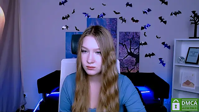 Snapshot of playful_sophie chatting on December 27, 2:22 pm playful sophie online show from December 27, 2:22 pm