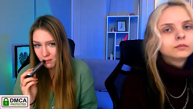 Snapshot of playful_sophie chatting on December 30, 11:04 am playful sophie online show from December 30, 11:04 am