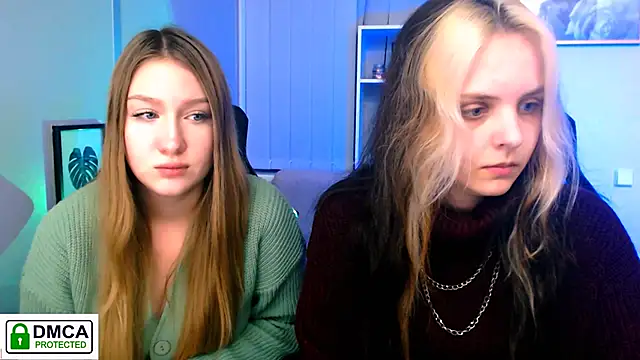 Snapshot of playful_sophie chatting on December 30, 2:08 pm playful sophie online show from December 30, 2:08 pm