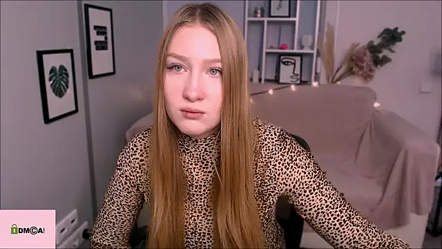 Snapshot of playful_sophie chatting on January 4, 10:38 am playful sophie online show from January 4, 10:38 am