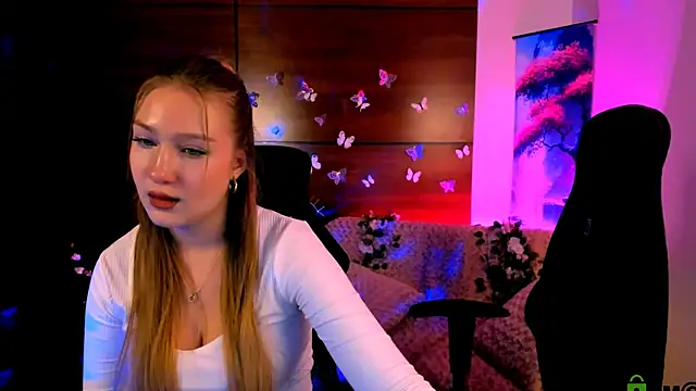 Snapshot of playful_sophie chatting on January 6, 5:38 pm playful sophie online show from January 6, 5:38 pm