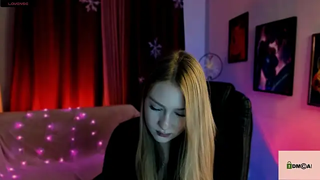 Snapshot of playful_sophie chatting on January 7, 11:03 pm playful sophie online show from January 7, 11:03 pm