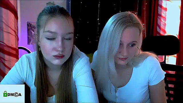 Snapshot of playful_sophie chatting on January 10, 11:22 am playful sophie online show from January 10, 11:22 am