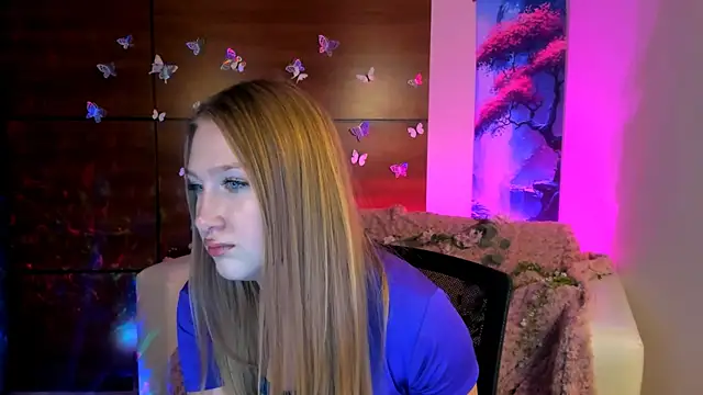 Snapshot of playful_sophie chatting on January 14, 4:04 am playful sophie online show from January 14, 4:04 am