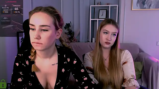 Snapshot of playful_sophie chatting on January 28, 11:39 pm playful sophie online show from January 28, 11:39 pm