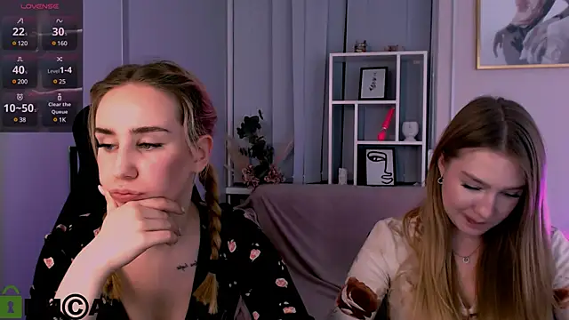 Snapshot of playful_sophie chatting on January 29, 2:40 am playful sophie online show from January 29, 2:40 am