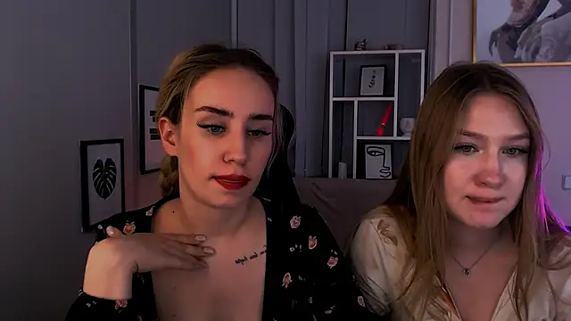 Snapshot of playful_sophie chatting on January 29, 5:51 am playful sophie online show from January 29, 5:51 am