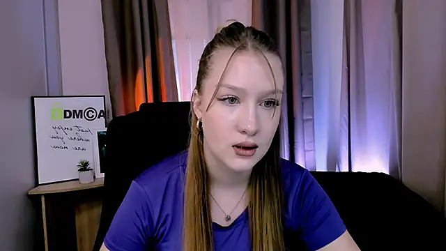 Snapshot of playful_sophie chatting on January 30, 10:40 am playful sophie online show from January 30, 10:40 am