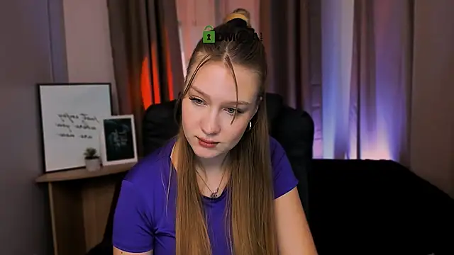 Snapshot of playful_sophie chatting on January 30, 1:42 pm playful sophie online show from January 30, 1:42 pm