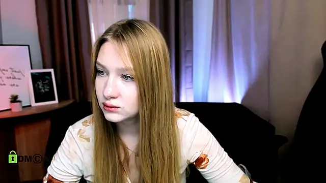 Snapshot of playful_sophie chatting on January 31, 11:03 am playful sophie online show from January 31, 11:03 am
