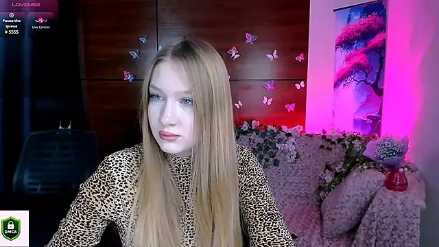 Snapshot of playful_sophie chatting on February 2, 10:13 am playful sophie online show from February 2, 10:13 am
