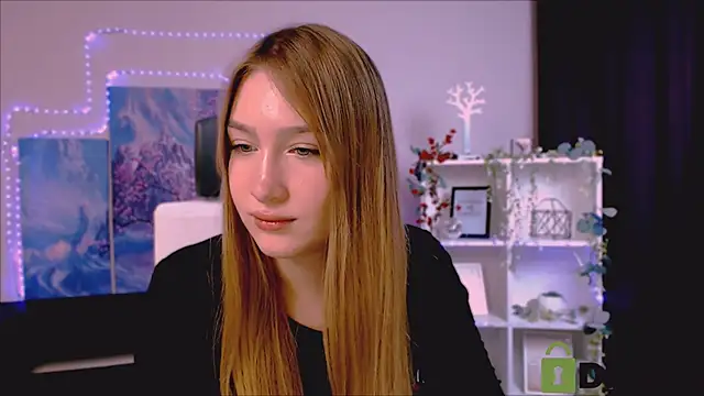 Snapshot of playful_sophie chatting on February 20, 12:08 am playful sophie online show from February 20, 12:08 am