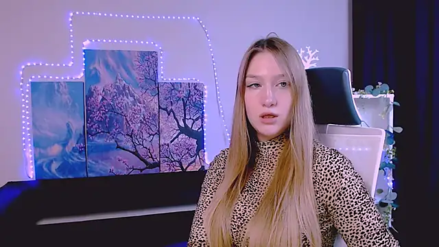 Snapshot of playful_sophie chatting on February 21, 3:45 am playful sophie online show from February 21, 3:45 am