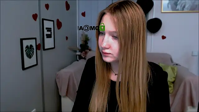 Snapshot of playful_sophie chatting on February 25, 8:19 pm playful sophie online show from February 25, 8:19 pm