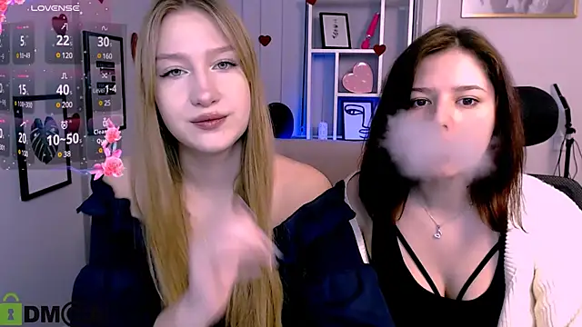 Snapshot of playful_sophie chatting on March 1, 10:45 am playful sophie online show from March 1, 10:45 am