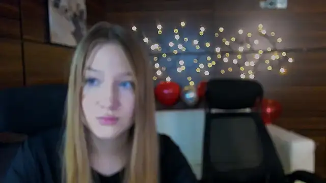 Snapshot of playful_sophie chatting on March 3, 9:59 pm playful sophie online show from March 3, 9:59 pm