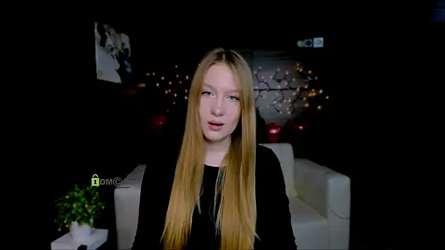 Snapshot of playful_sophie chatting on March 7, 10:35 am playful sophie online show from March 7, 10:35 am