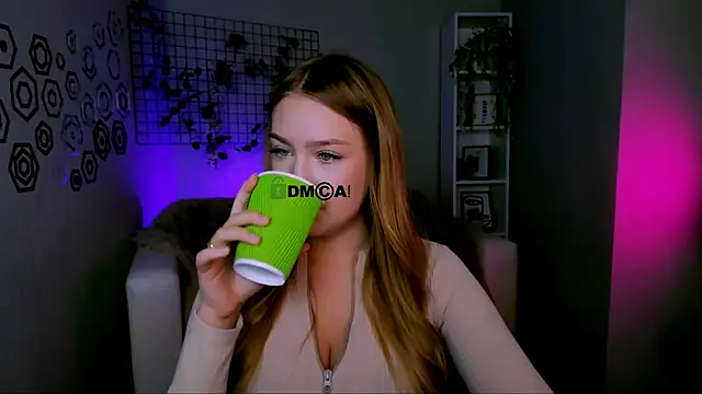 Snapshot of playful_sophie chatting on October 7, 7:33 pm playful sophie online show from October 7, 7:33 pm