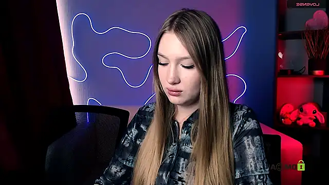 Snapshot of playful_sophie chatting on October 12, 11:42 am playful sophie online show from October 12, 11:42 am