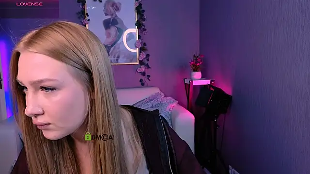 Snapshot of playful_sophie chatting on October 17, 7:27 pm playful sophie online show from October 17, 7:27 pm