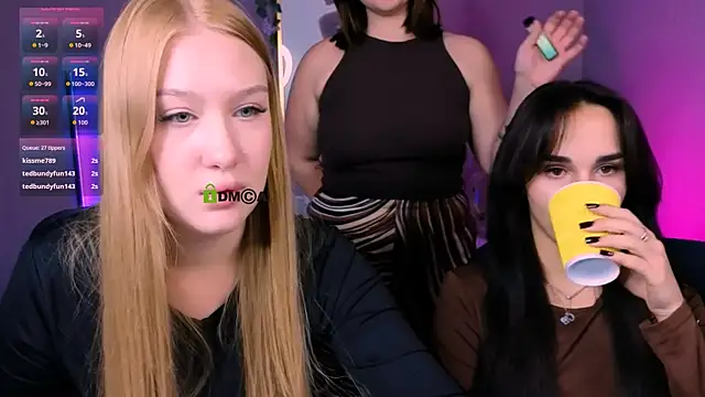 Snapshot of playful_sophie chatting on October 21, 3:29 am playful sophie online show from October 21, 3:29 am