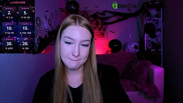 Snapshot of playful_sophie chatting on October 22, 1:33 pm playful sophie online show from October 22, 1:33 pm