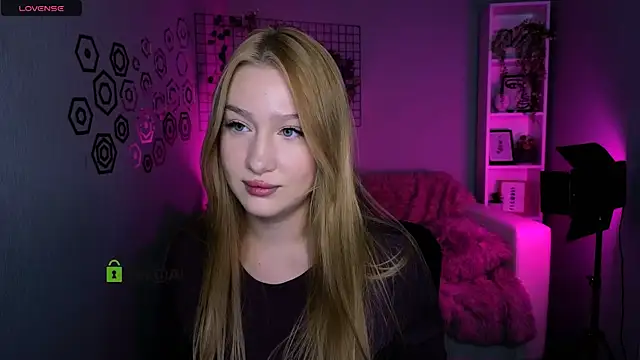 Snapshot of playful_sophie chatting on November 17, 8:03 pm playful sophie online show from November 17, 8:03 pm