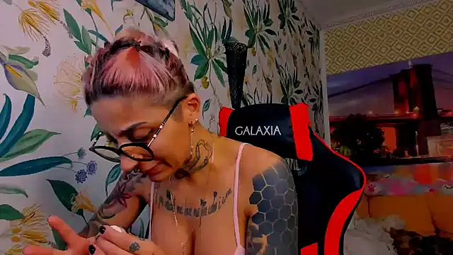 Snapshot of Lucky_Deniz chatting on December 15, 9:08 pm Lucky Deniz online show from December 15, 9:08 pm