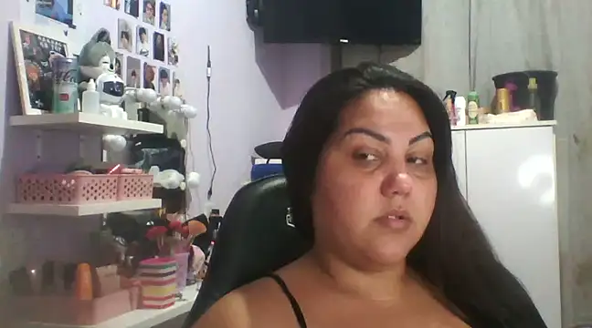 Paolaa hoot online show from February 22, 11:57 pm