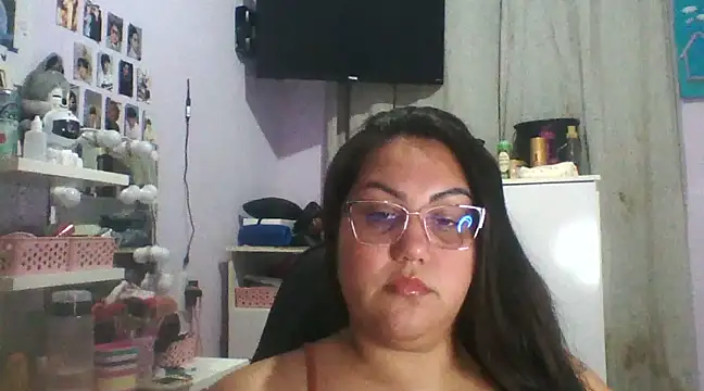 Paolaa hoot online show from February 25, 4:03 am