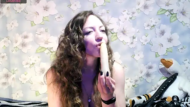 Snapshot of KattyLuuu chatting on February 3, 12:04 am KattyLuuu online show from February 3, 12:04 am