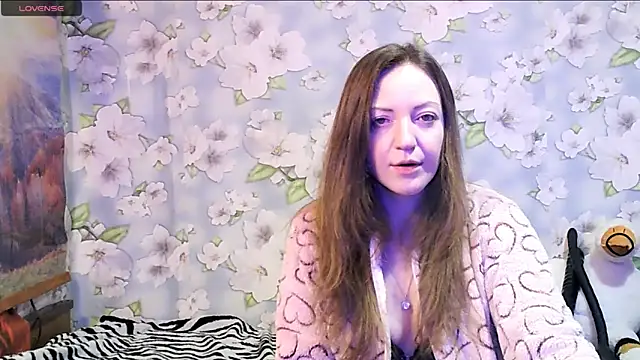 Snapshot of KattyLuuu chatting on February 13, 11:26 pm KattyLuuu online show from February 13, 11:26 pm