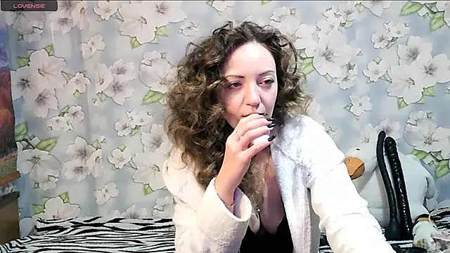 Snapshot of KattyLuuu chatting on March 2, 8:40 pm KattyLuuu online show from March 2, 8:40 pm