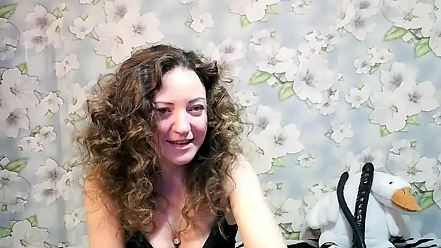 Snapshot of KattyLuuu chatting on March 19, 8:43 pm KattyLuuu online show from March 19, 8:43 pm