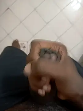 Snapshot of tharu111111 chatting on October 15, 9:59 pm tharu111111 online show from October 15, 9:59 pm