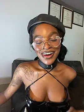 Snapshot of Zizi-campbel chatting on March 9, 4:11 pm Zizi-campbel online show from March 9, 4:11 pm