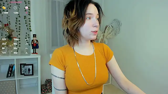 lilithlunna online show from December 28, 12:36 am